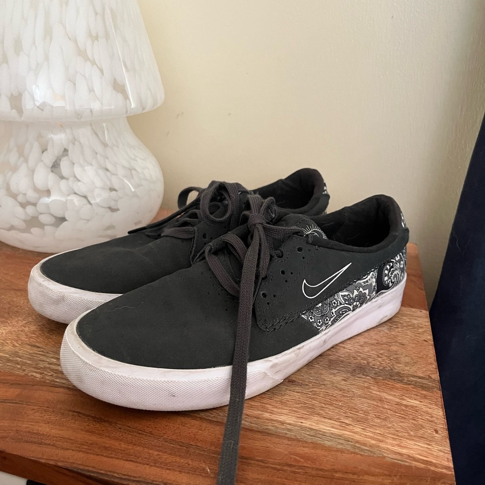 Paisley Nike SB shoes // Women’s 8 or small 9